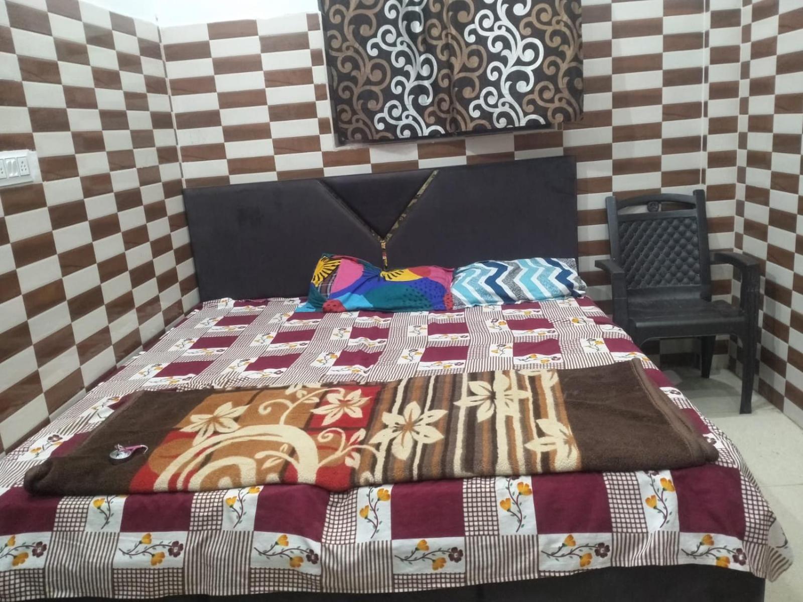 Mero Vrindavan Dham Hotel Buitenkant foto